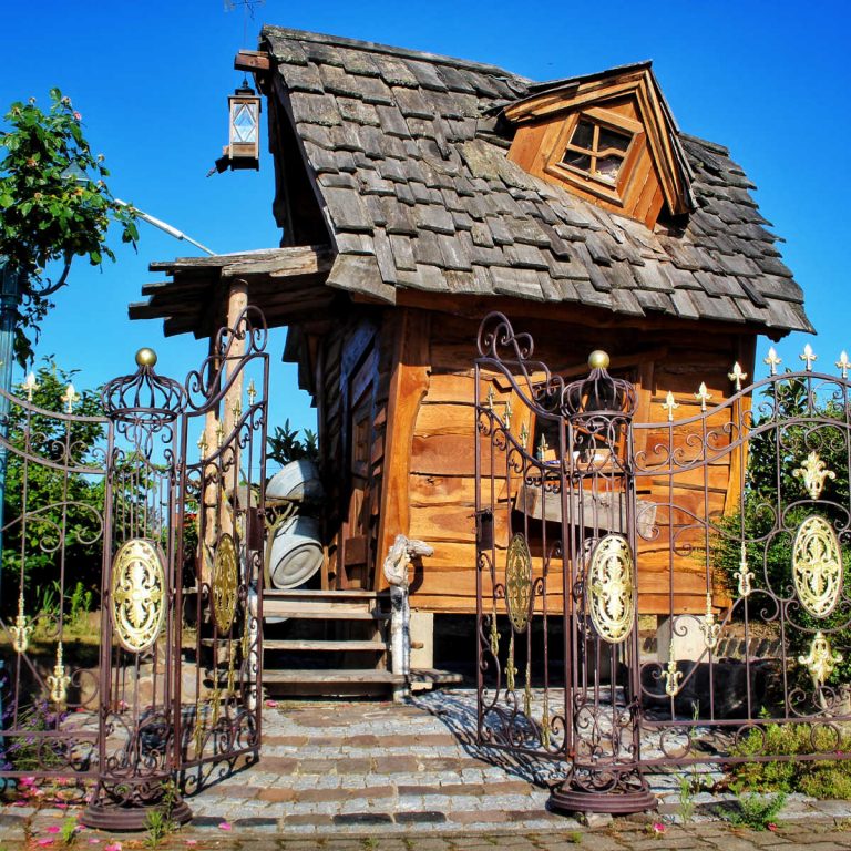 Hexenhaus Opa baut ein Kinderspielhaus Bananapapa.de